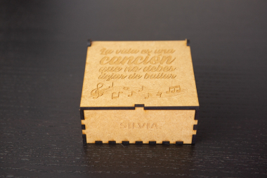 Cajas originales cortadas a láser en madera con grabado