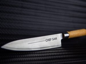 Cuchillo de cocina personalizado con grabado a laser en metal