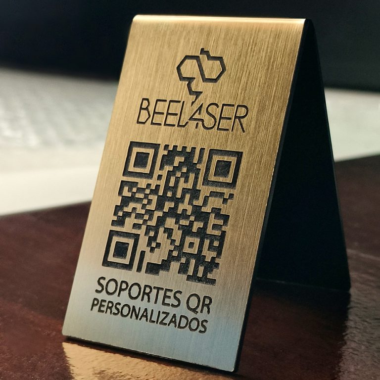 codigo-qr-dorado-oro-letrero-numero-mesa-restaurante-lujo-carta-restaurante-personalizado