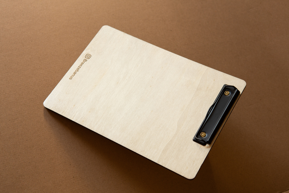 PortaMenús A4 y A5 Carta restaurante Madera con pinza clip