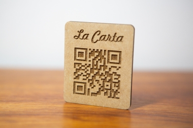 QR con Logo para Menú Carta digital Restaurante en Acrílico Madera