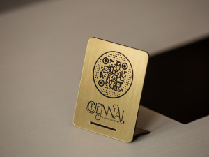 Código QR dorad oro de lujo para carteles de cartas para restaurantes coctelerías y hoteles personalizado