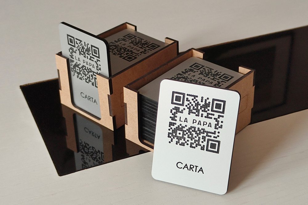 Código QR Plateado plata para carta restaurante personalizado