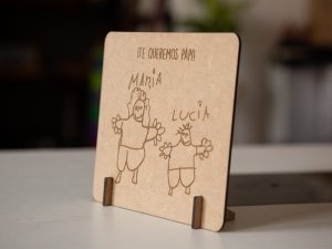 Dibujos de tus hijos grabado en Cuadro de madera