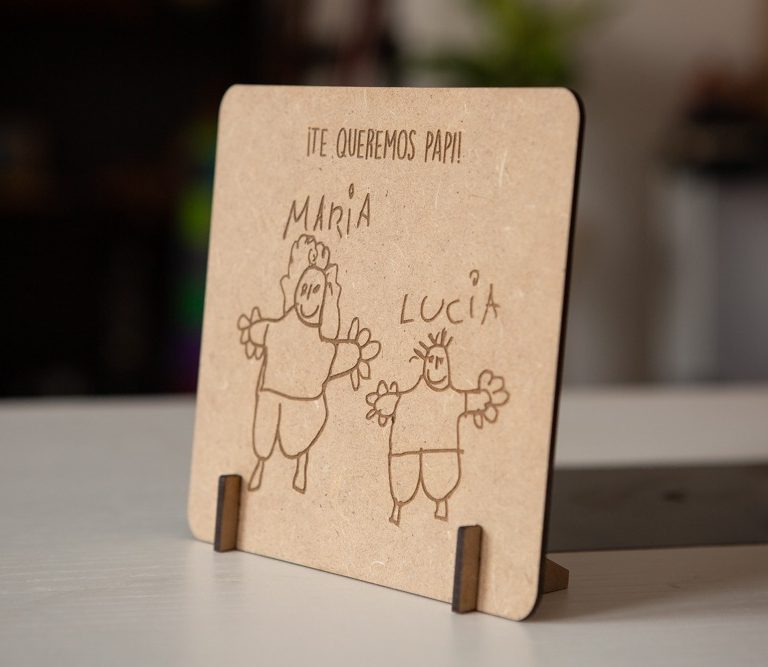 Los dibujos infantiles de tus hijos grabados en cuadro de madera