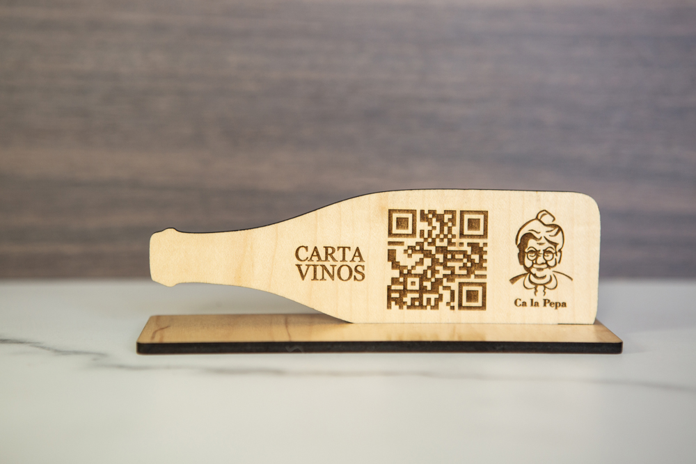 Señal QR de menú digital forma personalizada con Letras, logos, colores de marca.