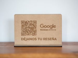 Expositor QR de Madera Wifi Reseñas google instagram escaneame
