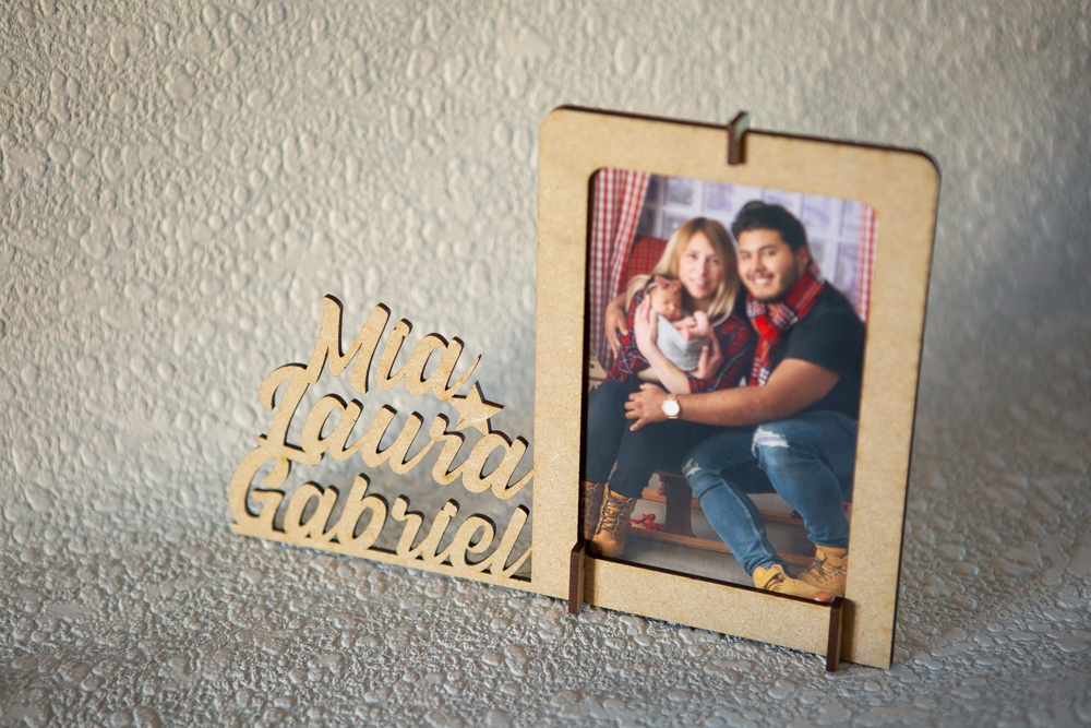 Marco de fotos personalizado nombres Familia en Madera 15x10cm