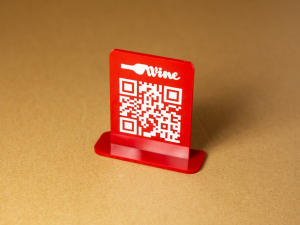 Display acrílico metacrilato de colores con QR de carta digital con logo restaurante