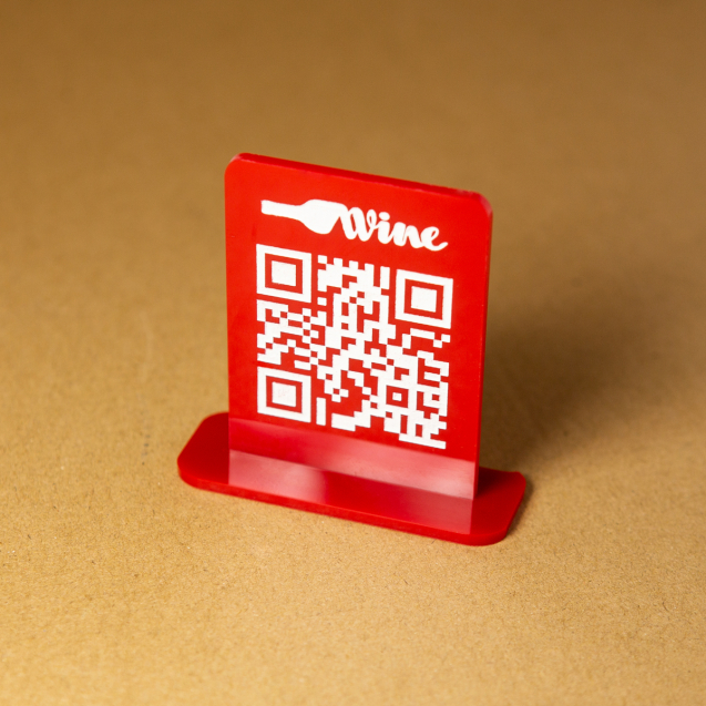 Display acrílico metacrilato de colores con QR de carta digital con logo restaurante