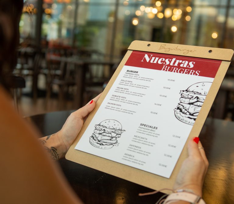 Porta cartas A4 de madera personalizado con grabado laser de tu logo