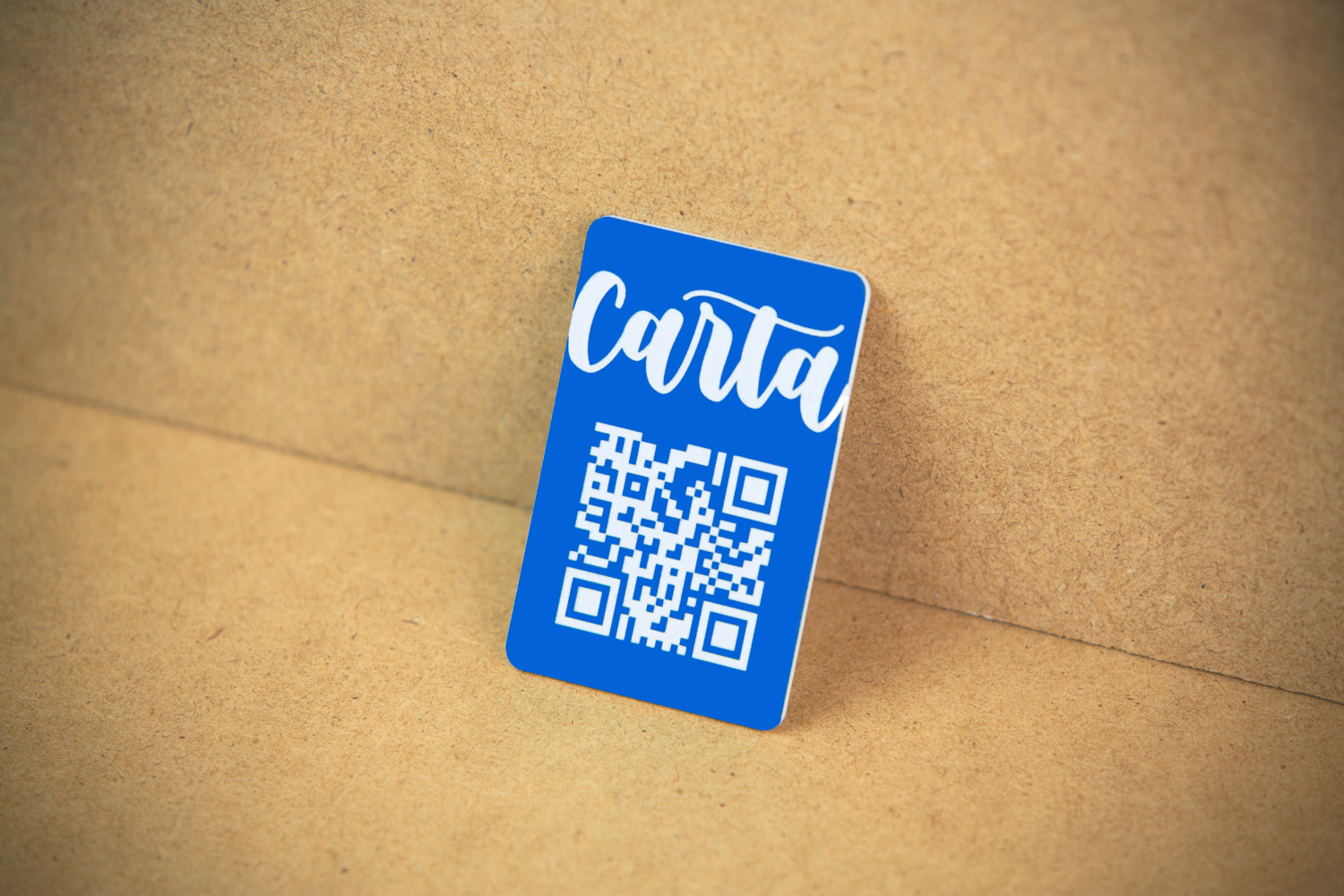 QR de plastico grabado resistente al agua para cartas online bar restaurante terraza Madrid