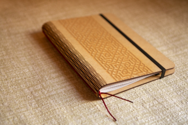 WoodBook – Libreta/Diario A5 de madera personalizado grabado